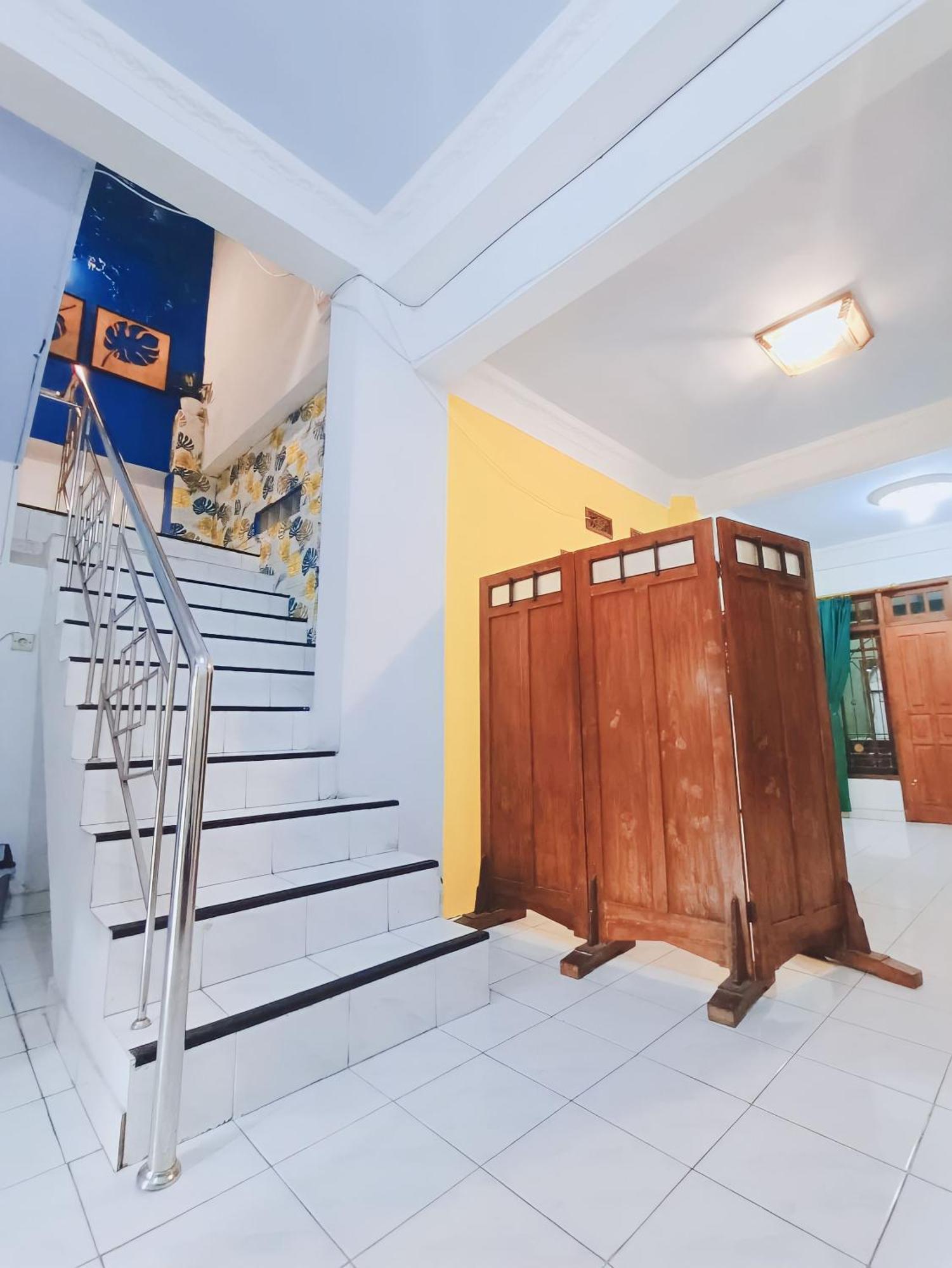 Glory Homestay Джокьякарта Экстерьер фото