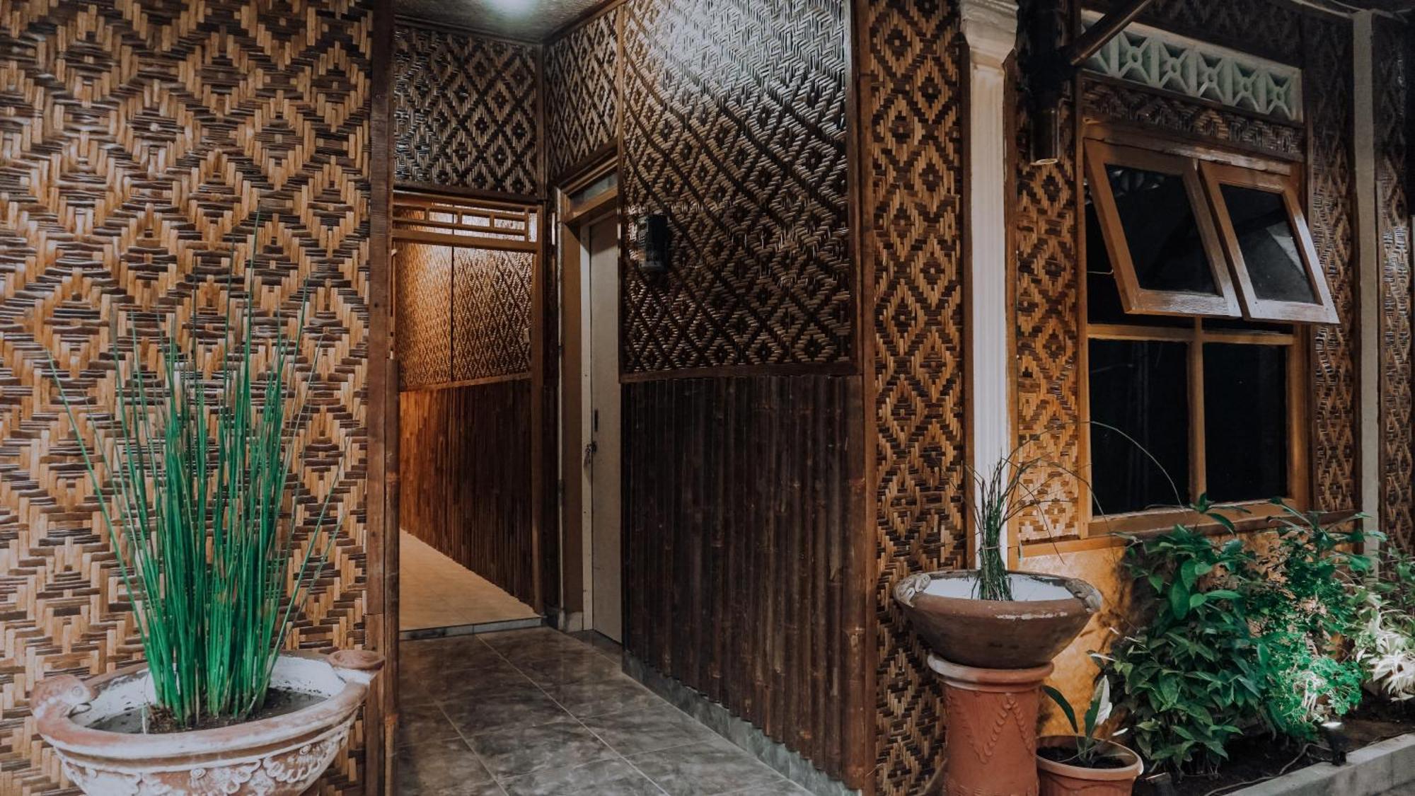 Glory Homestay Джокьякарта Экстерьер фото