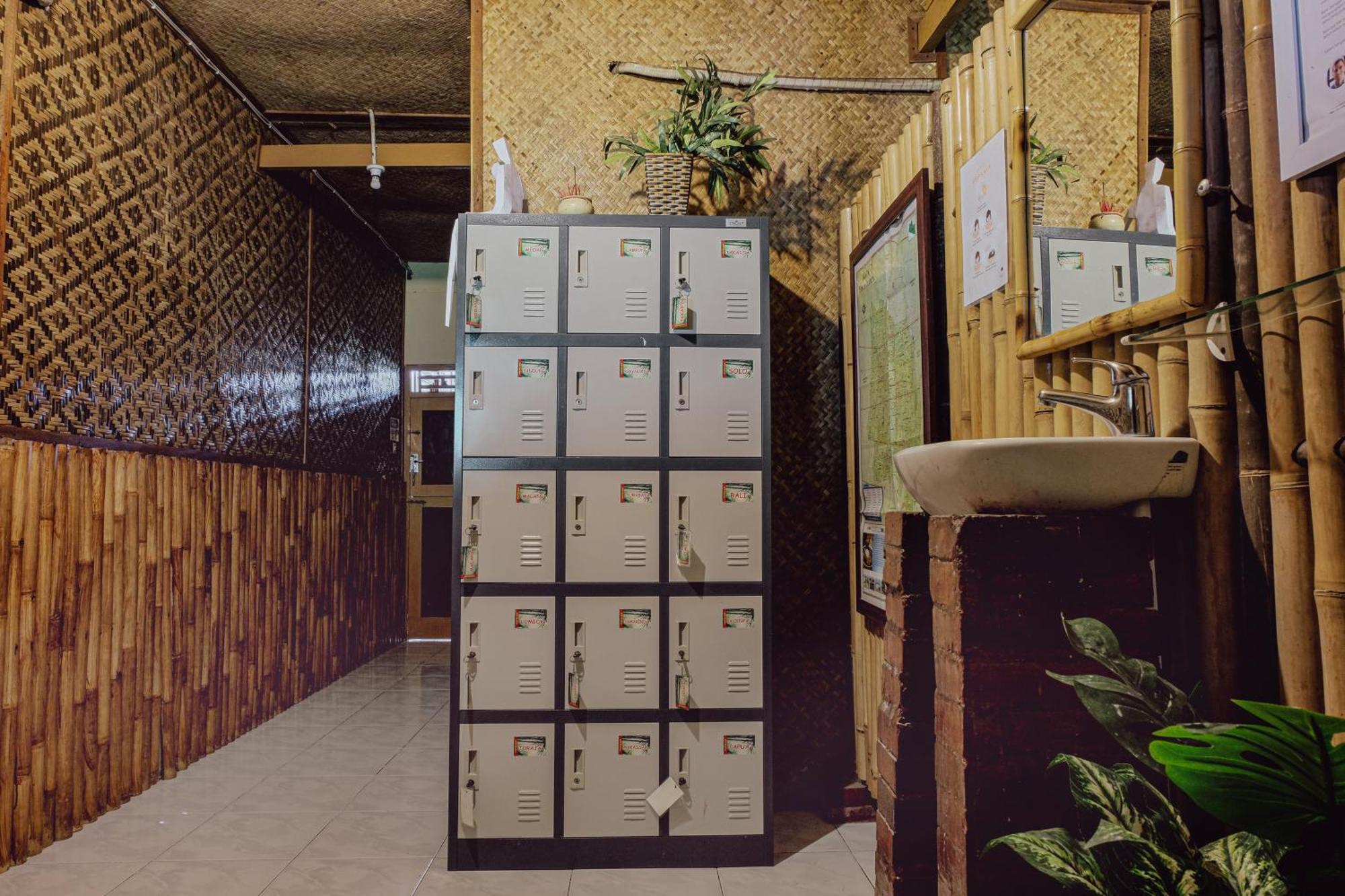 Glory Homestay Джокьякарта Экстерьер фото