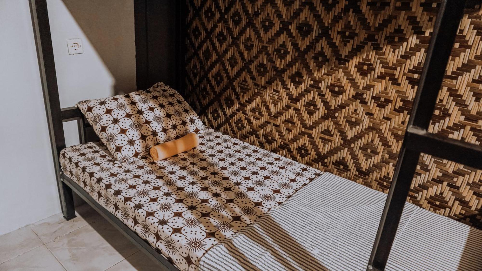 Glory Homestay Джокьякарта Экстерьер фото