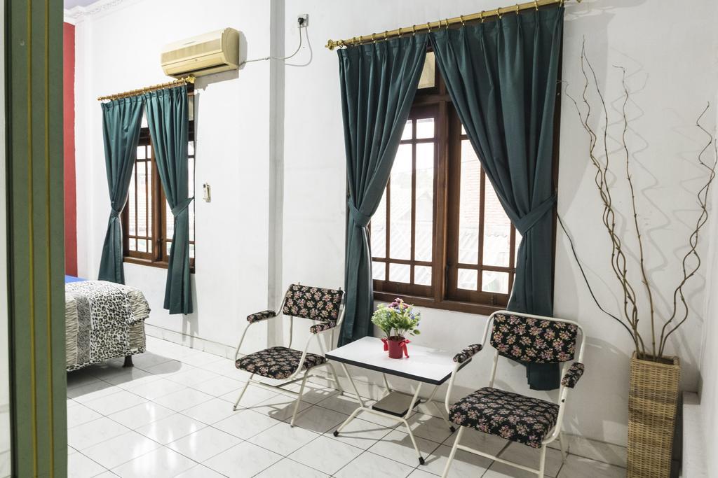 Glory Homestay Джокьякарта Экстерьер фото