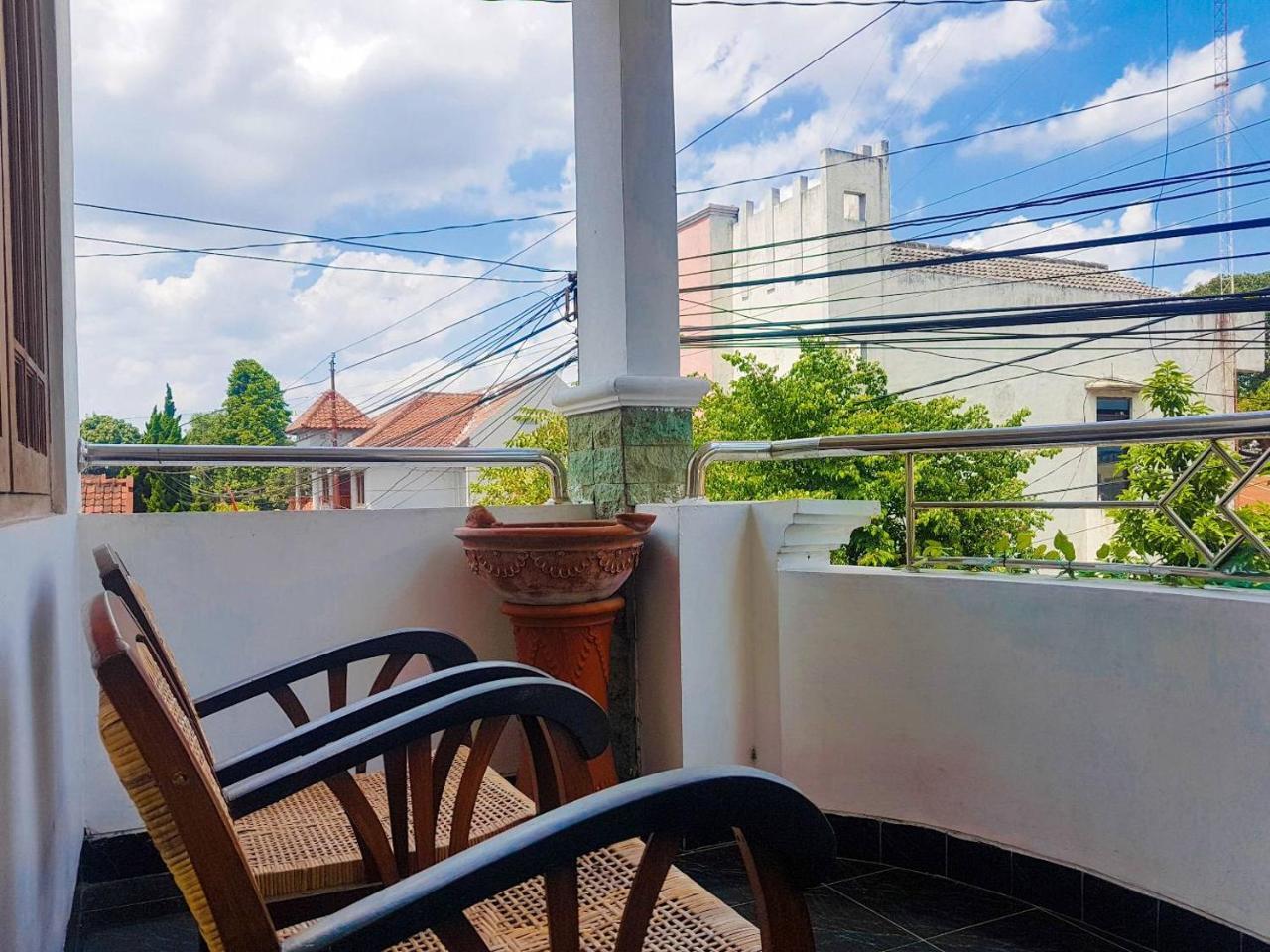 Glory Homestay Джокьякарта Экстерьер фото